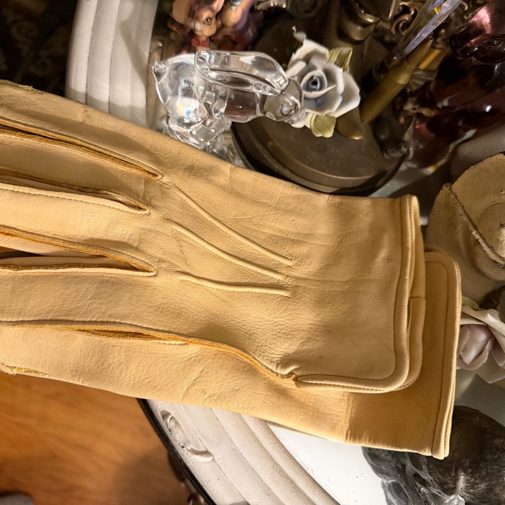 Vintage cream tone soft leather custom made sport gloves, Men's, Hartville, Ohio